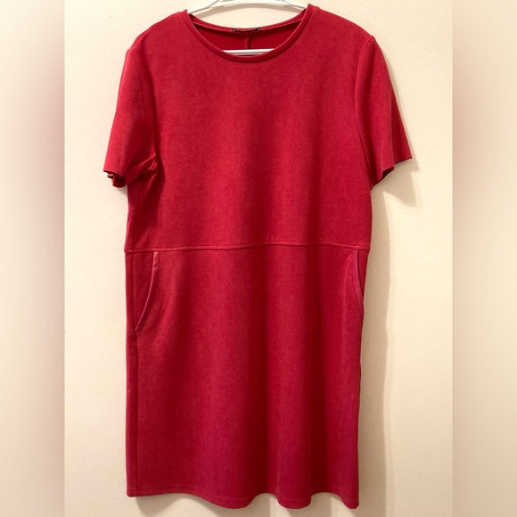 Zara short-sleeve raspberry dress; stretchy fabric. - Picture 1 of 7